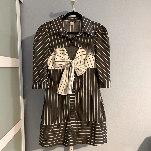 VENUS Dresses & Skirts - NWOT Fun dress